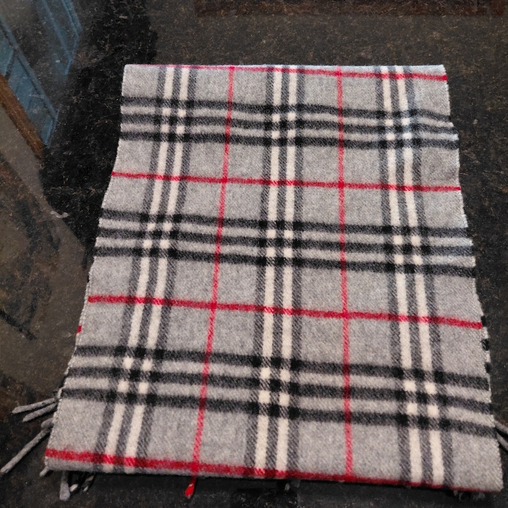 Vintage Burberrys Unisex Black White Red Wool Plaid Scarf! - Picture 3 of 8